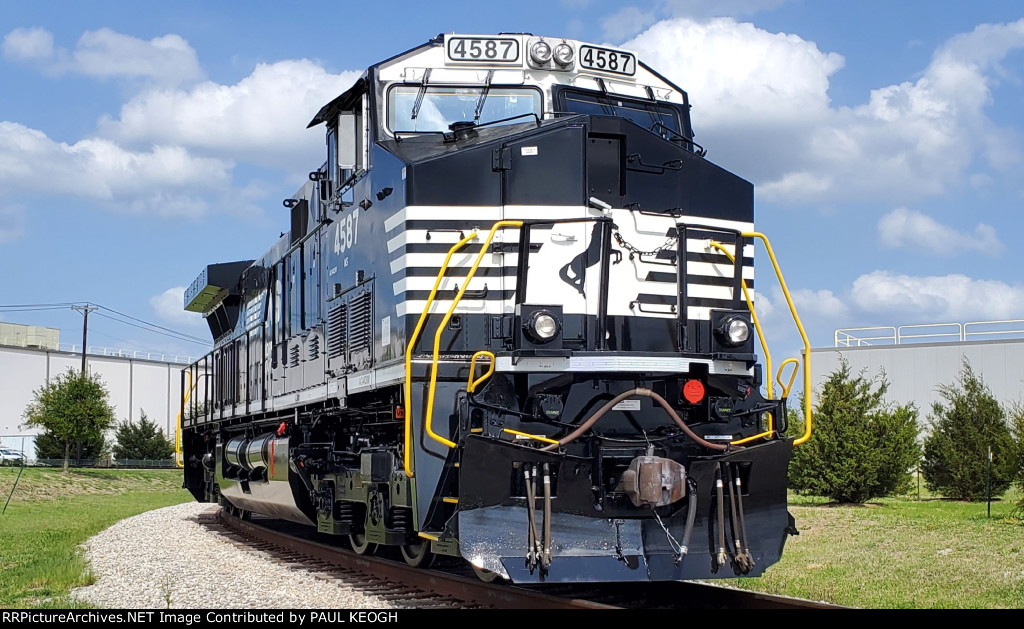 NS 4587 Up Close At Wabtec!!!